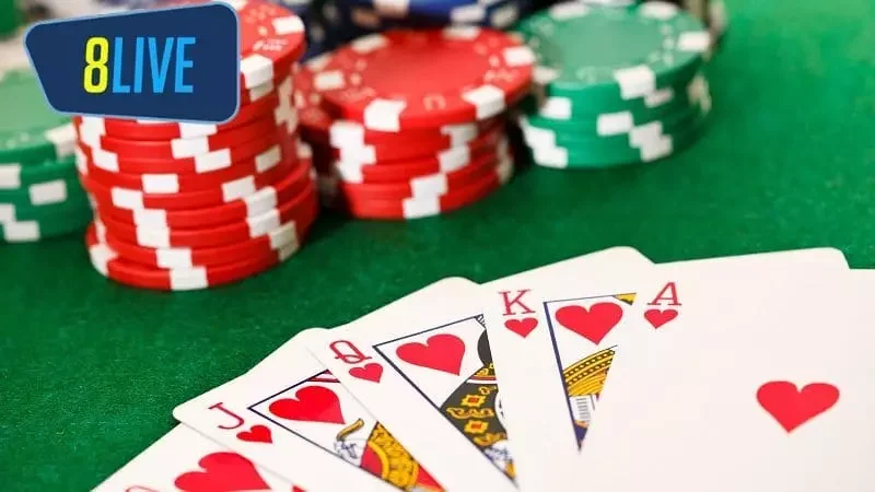 Bài sẽ được tính điểm dựa trên tổng số điểm của ba lá bài